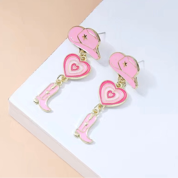 NWT 🤠💖 The Pink Cowgirl Signature earrings - Picture 4 of 17